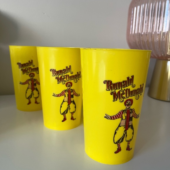 Vintage 1970s McDonald’s plastic cups - Picture 3 of 3